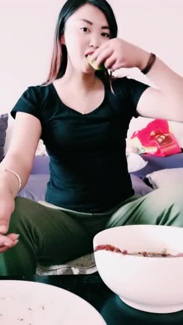 娱乐吃瓜酱沙发视频,揭秘幕后花絮，带你走进明星私生活